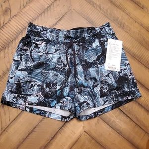Lululemon Spring Break Away Short sz 6 NWT